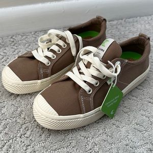 Caruma OCA Low Top Canas Sustainable Sneakers Size 6.5